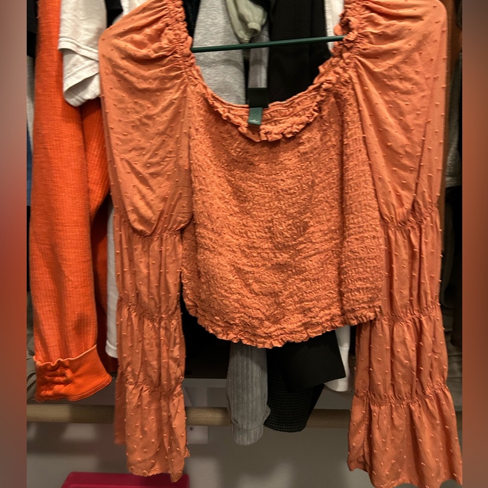 Orange puffy sleeve cropped top